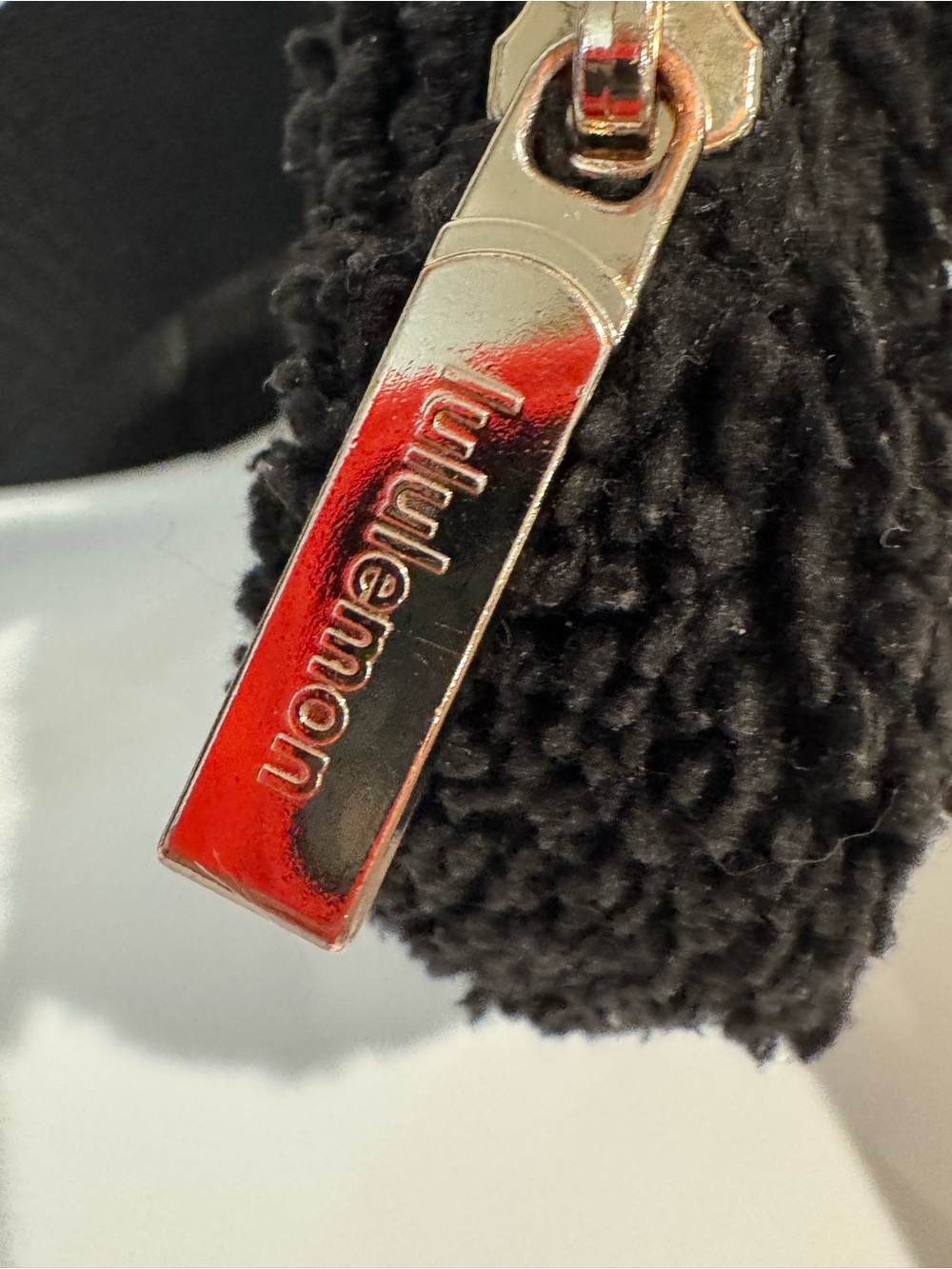 Lululemon Everywhere Fleece Belt Bag black and gold - Picture 7 of 15